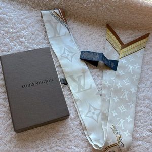 Louis Vuitton Twilly